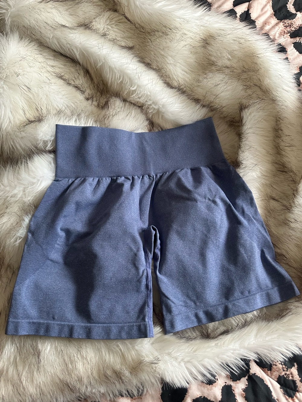 NVGTN Mid Rise Contour Seamless Shorts